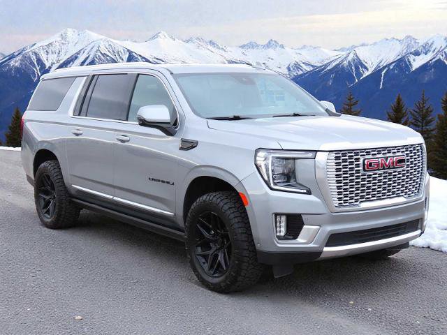 Used 2023 GMC Yukon XL Denali w/ Denali Reserve Package image 8