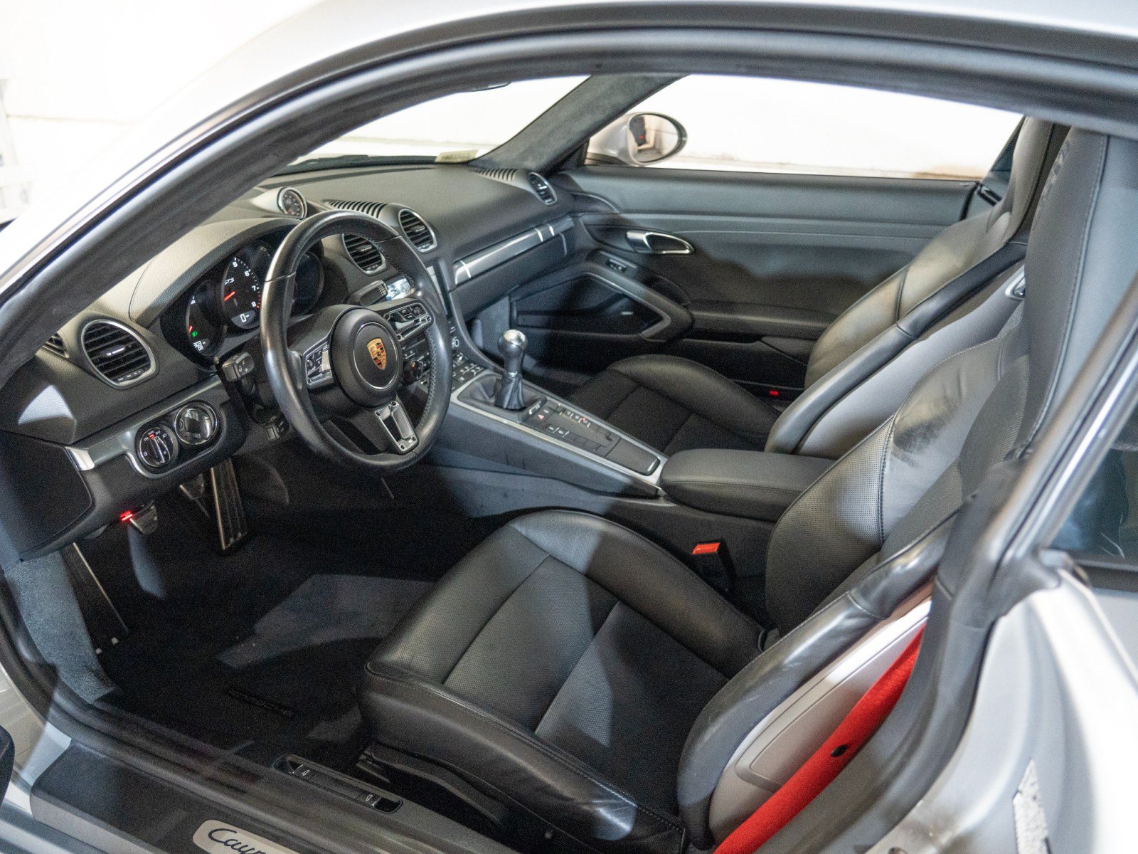 Certified 2018 Porsche 718 Cayman GTS RWD image 4