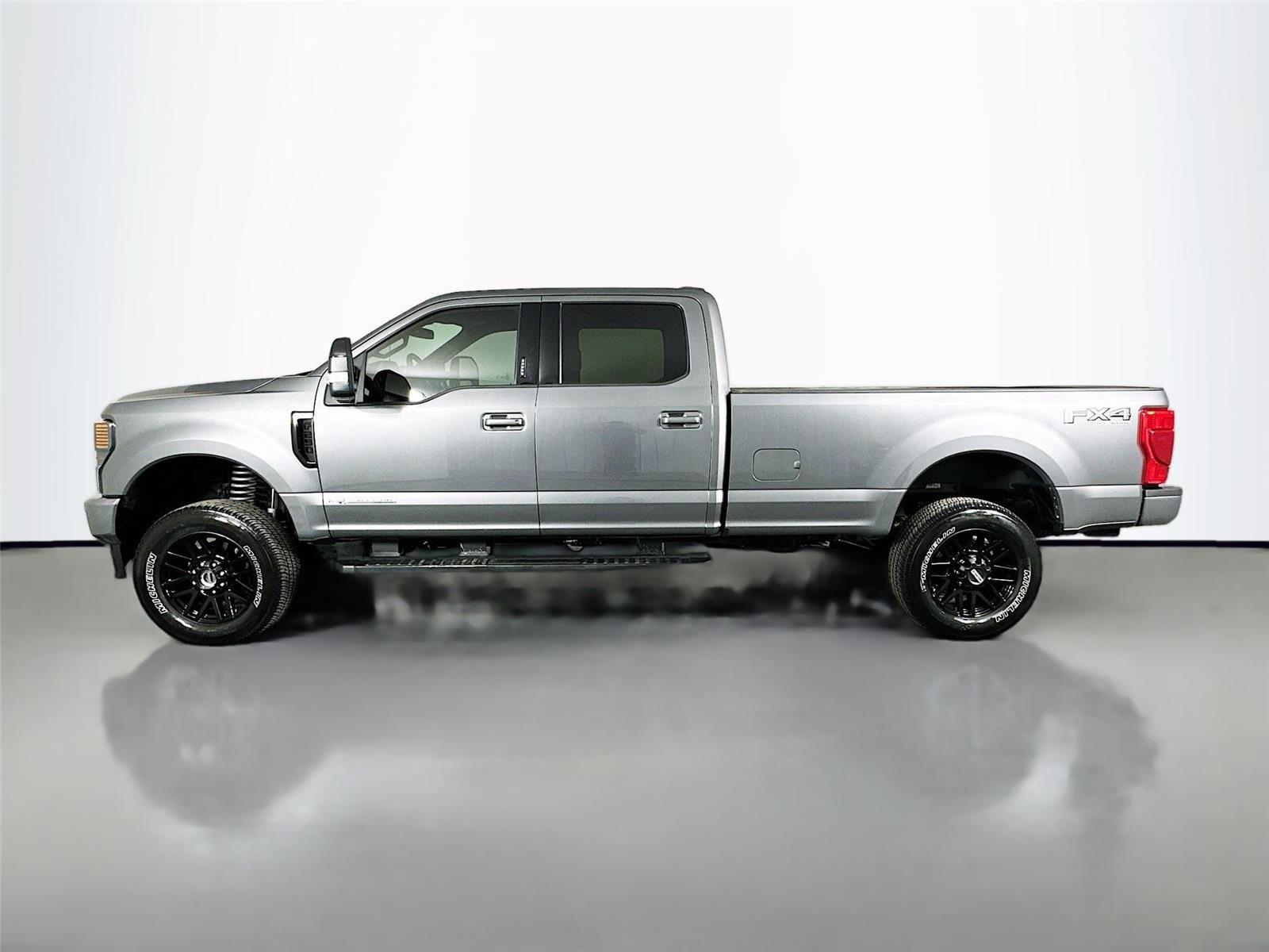 Used 2022 Ford F250 Lariat w/ Black Appearance Package image 8