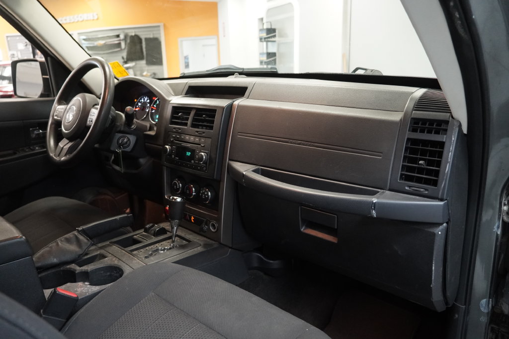 Used 2012 Jeep Liberty Sport AWD/4WD image 35
