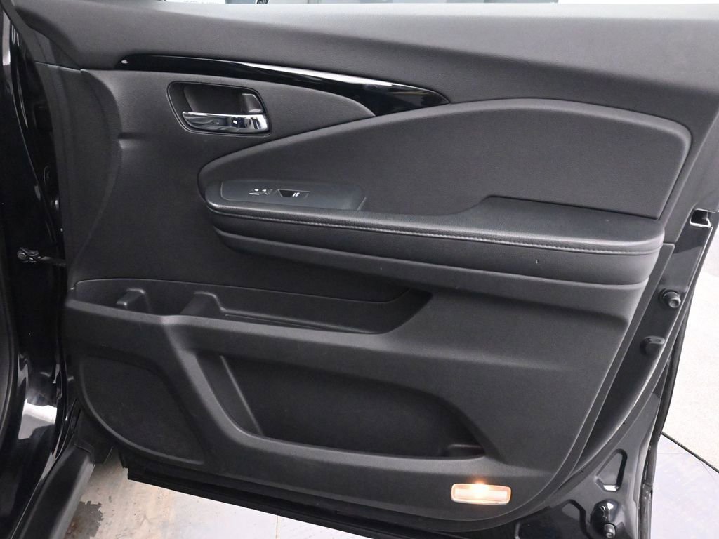 Used 2016 Honda Pilot Touring image 25