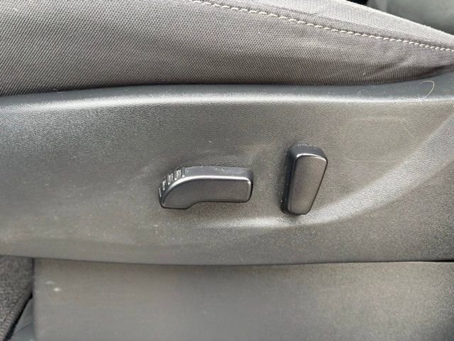 Used 2024 Nissan Frontier SV image 28