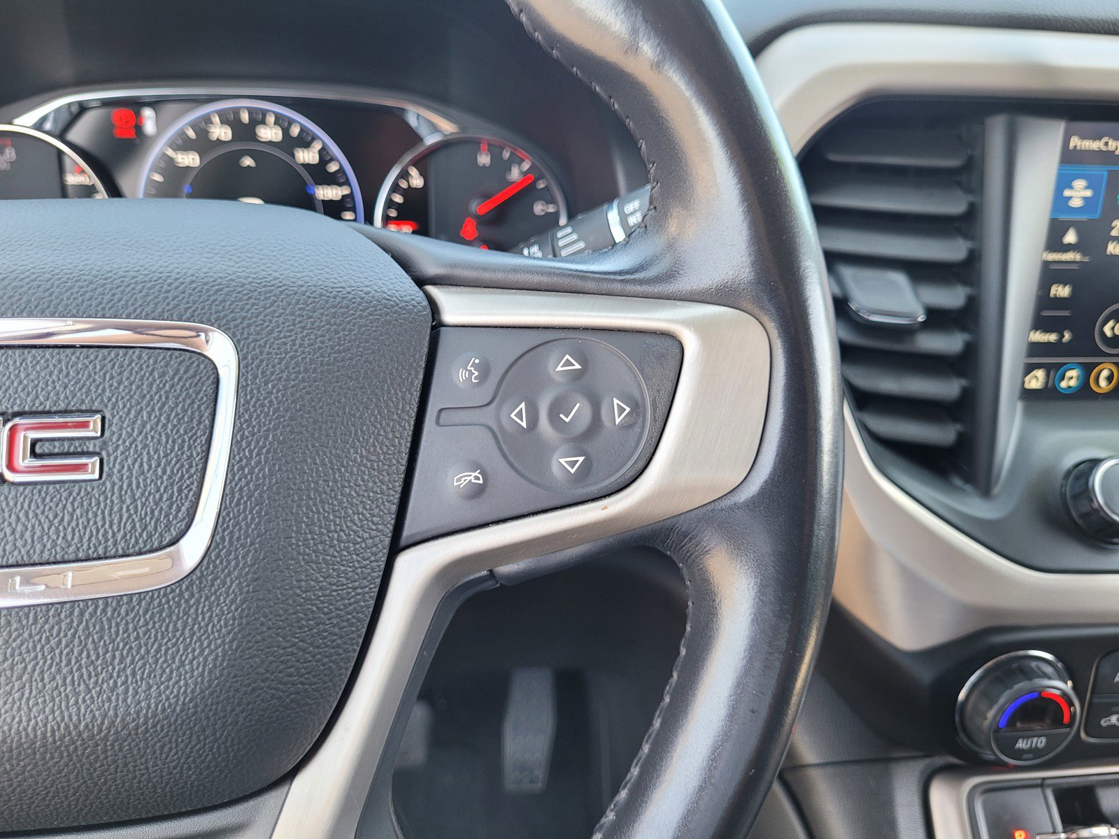 Used 2021 GMC Acadia Denali w/ Denali Technology Package FWD image 24