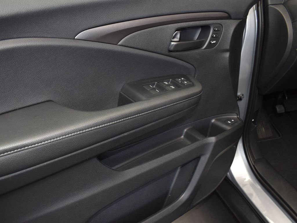 Used 2025 Honda Passport EX-L image 11