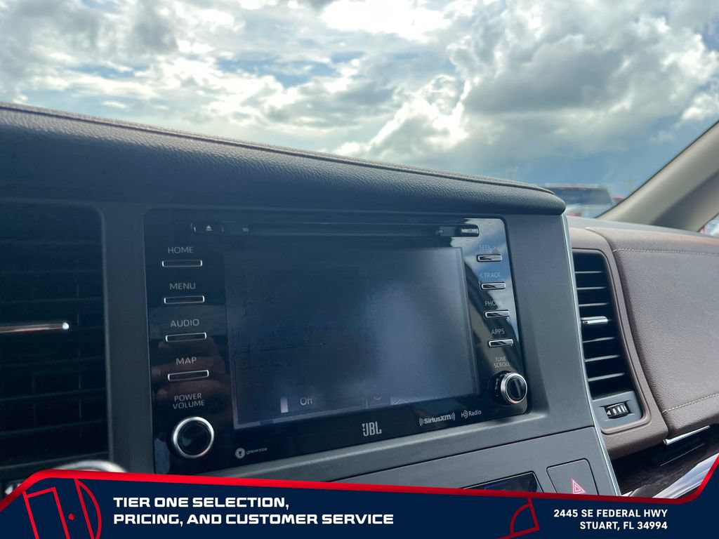 Used 2018 Toyota Sienna Limited Premium FWD image 31