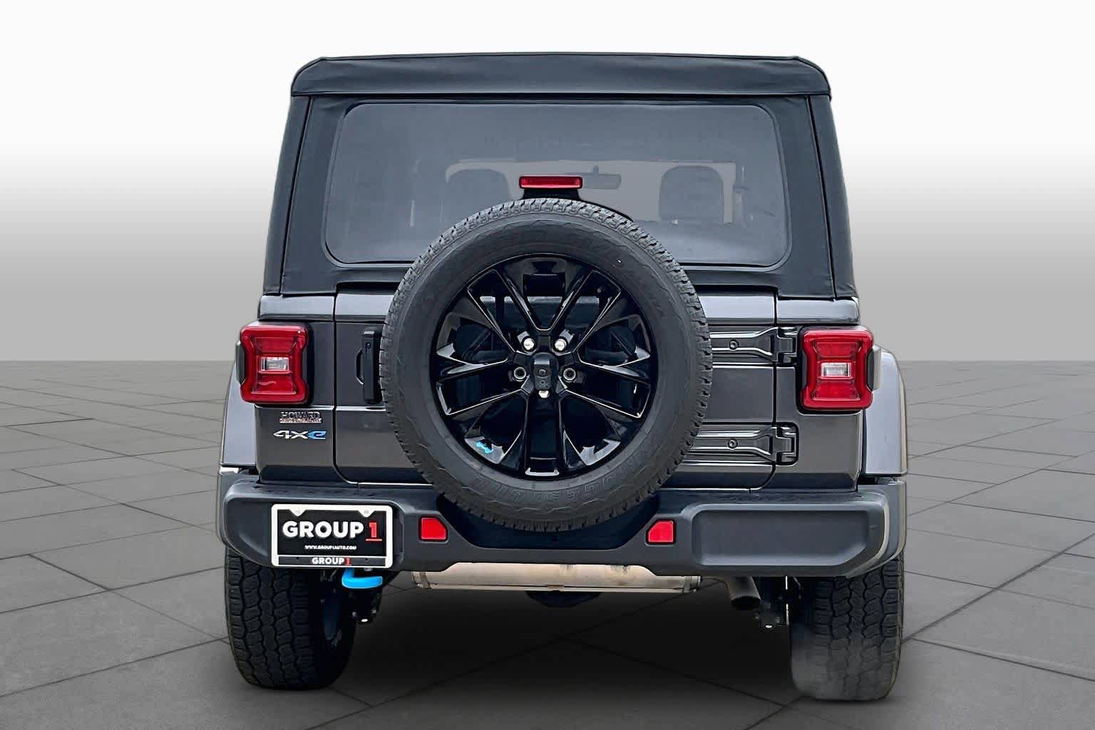Used 2022 Jeep Wrangler Unlimited Sahara w/ Cold Weather Group AWD/4WD image 6