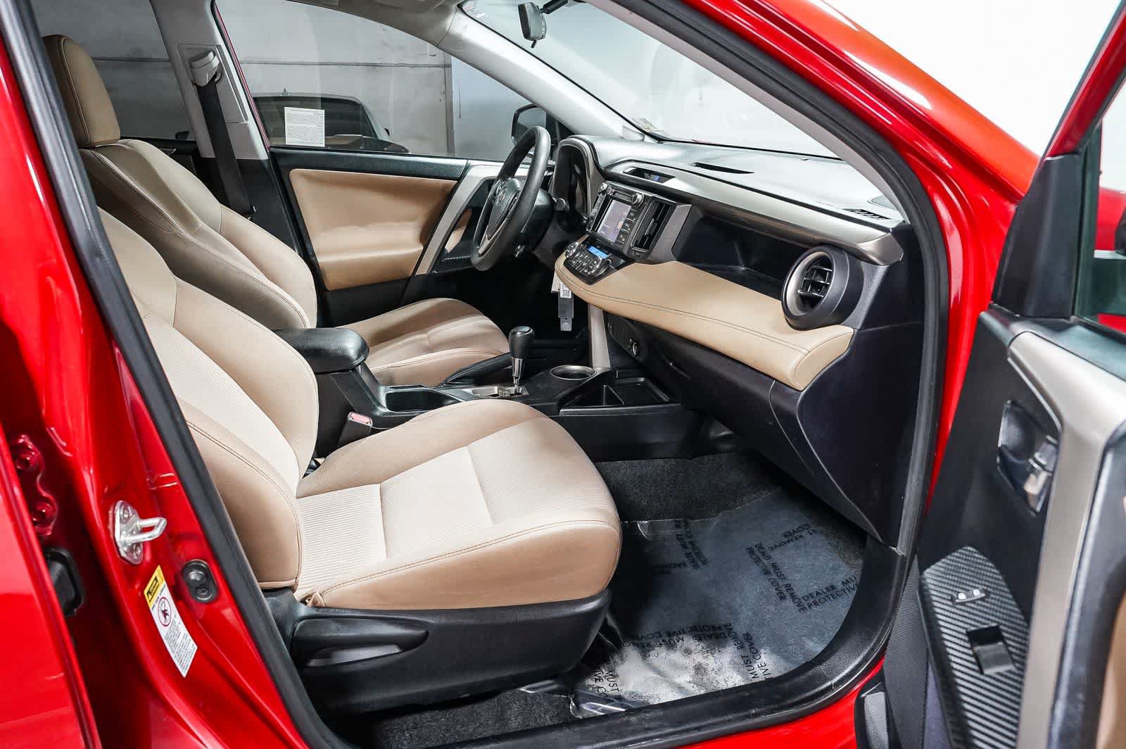 Used 2014 Toyota RAV4 XLE w/ Preferred Accessory Package FWD image 17