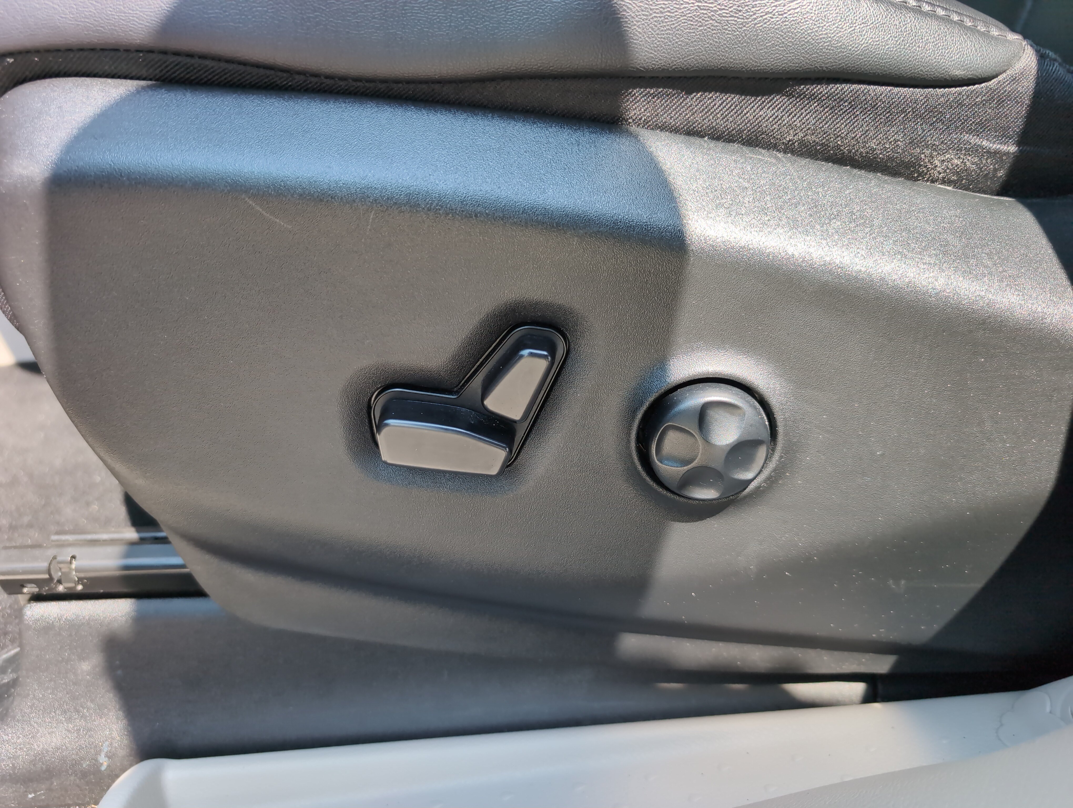 Used 2024 Chrysler Pacifica Touring-L FWD image 17