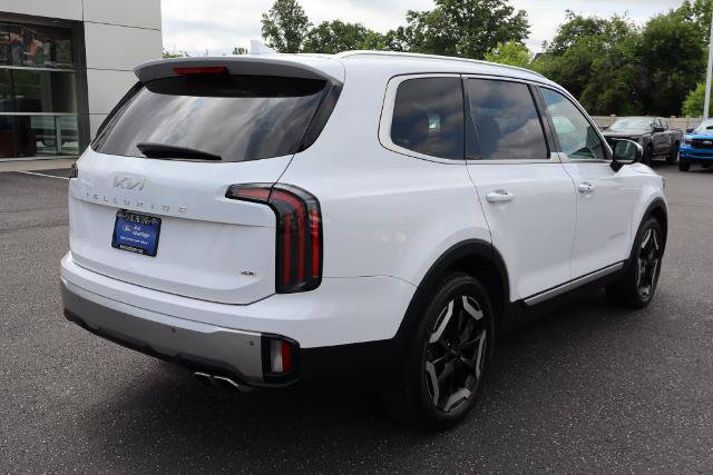 Used 2023 Kia Telluride EX w/ EX Captain's Chair Package AWD/4WD image 3
