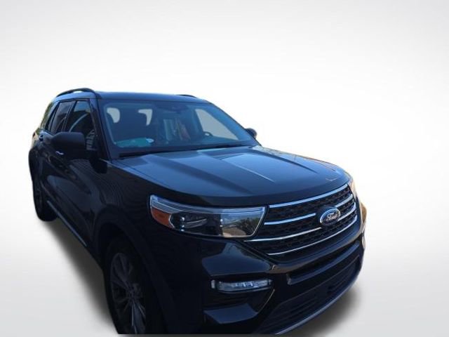 Used 2022 Ford Explorer XLT w/ Equipment Group 202A image 4
