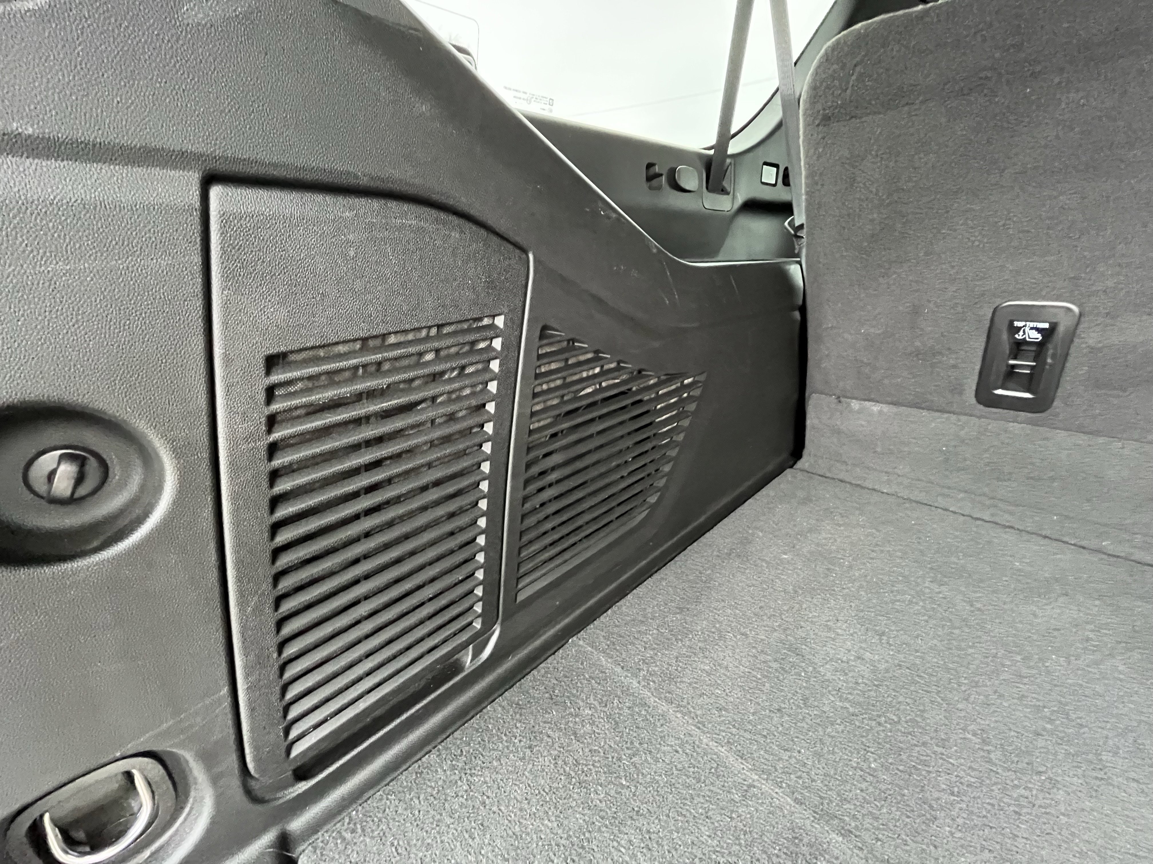 Used 2024 GMC Yukon XL Denali w/ Advanced Technology Package image 32