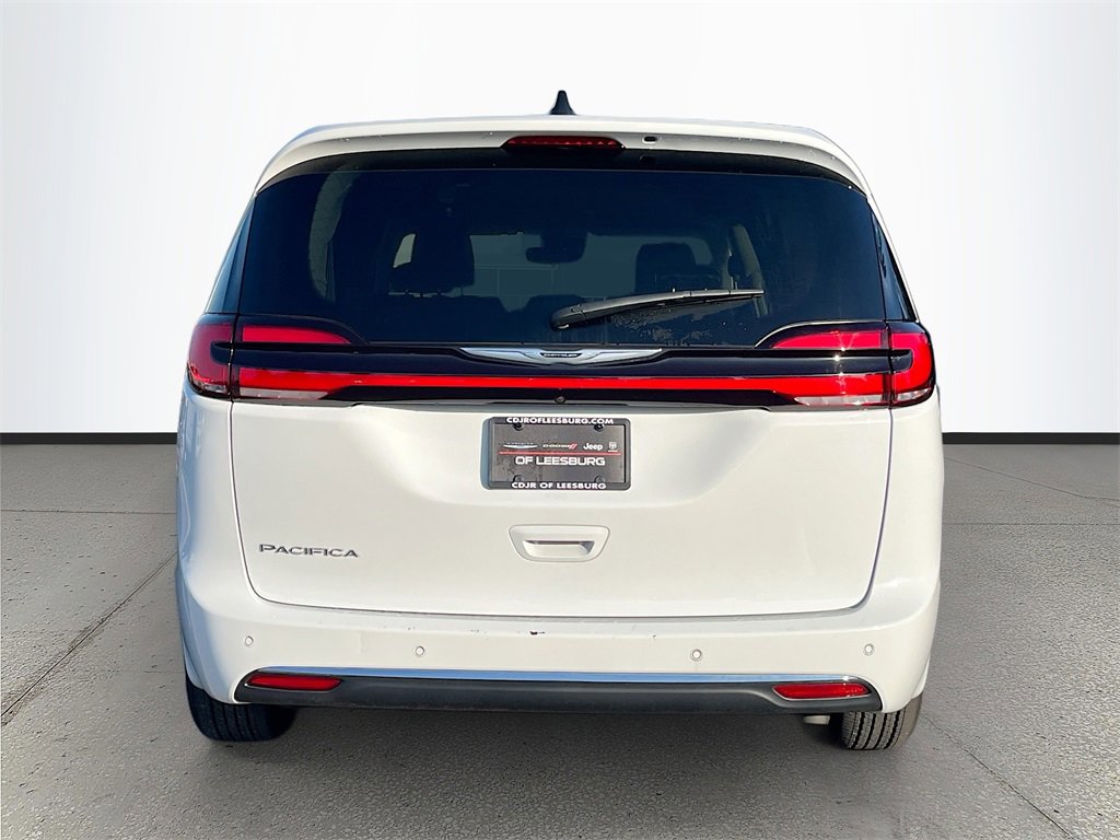 Certified 2024 Chrysler Pacifica Touring-L image 6