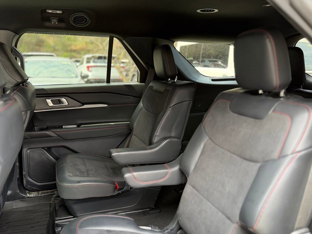Used 2025 Ford Explorer ST AWD/4WD image 6