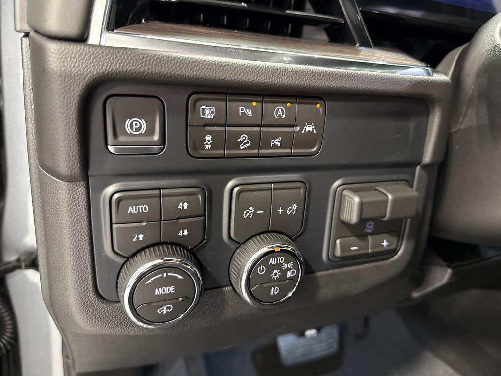 New 2026 Chevrolet Suburban Z71 w/ Z71 Off-Road Package AWD/4WD image 11