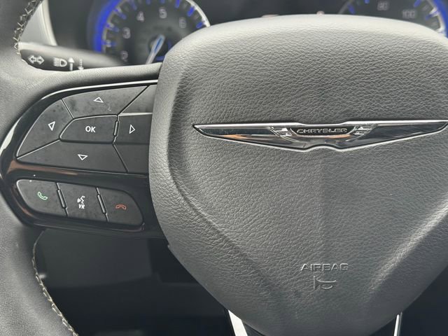 Used 2023 Chrysler Pacifica Touring-L w/ S Appearance Package image 25