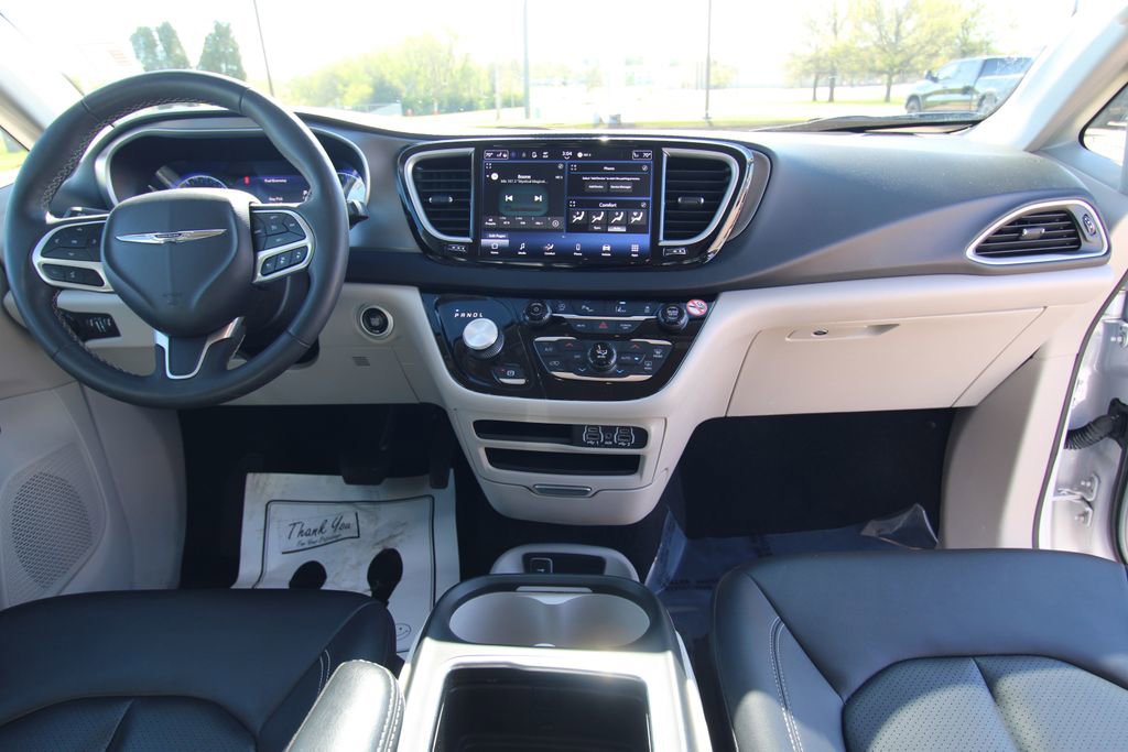 Used 2024 Chrysler Pacifica Touring-L FWD image 42