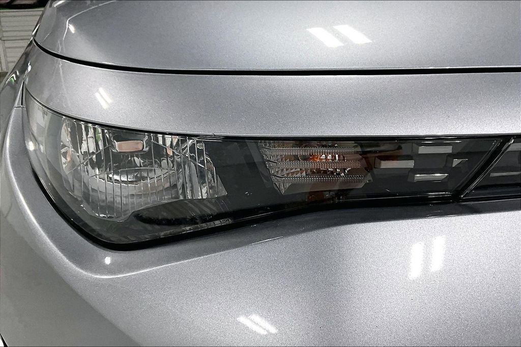 Used 2025 Kia Soul LX FWD image 38