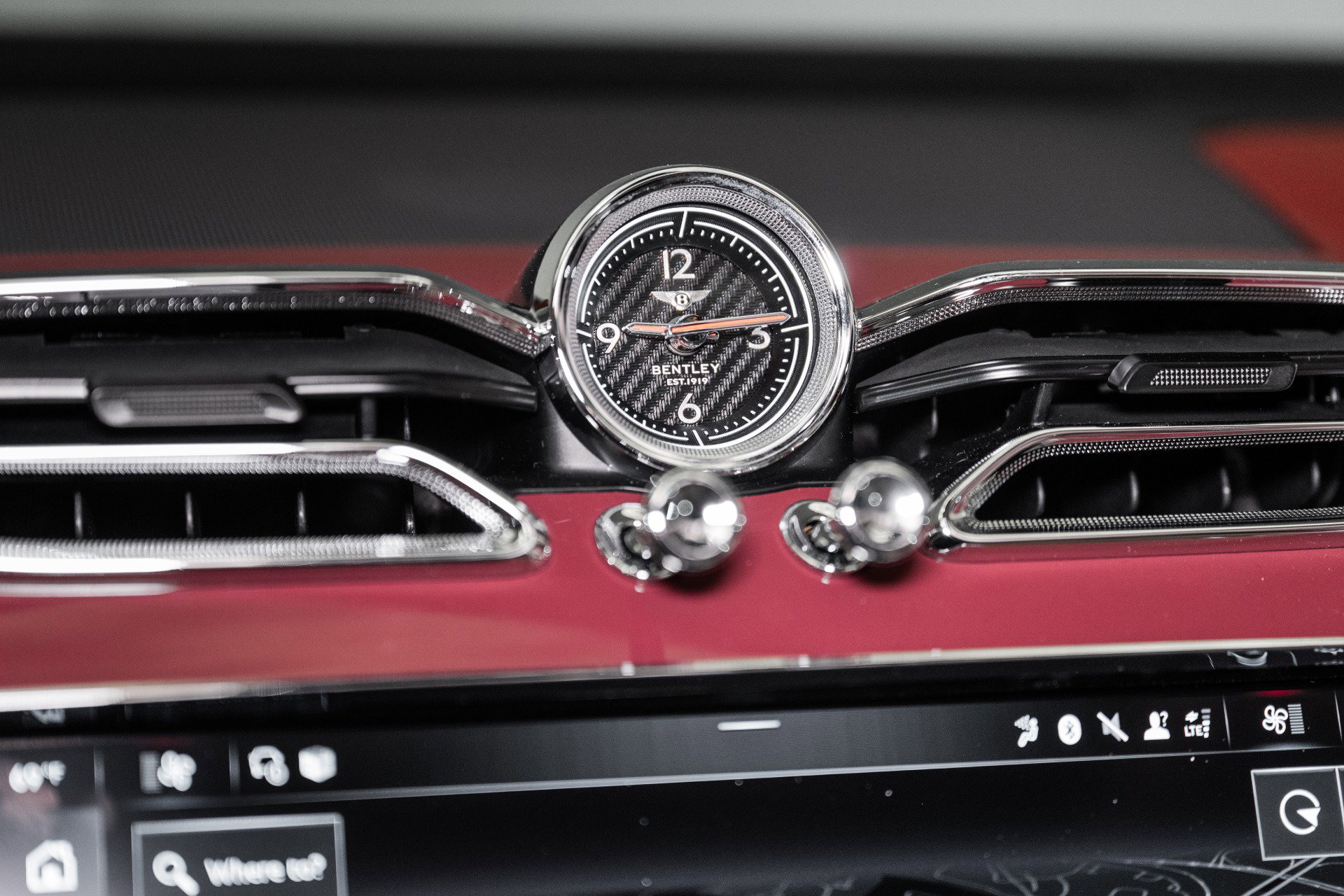 New 2025 Bentley Bentayga image 38