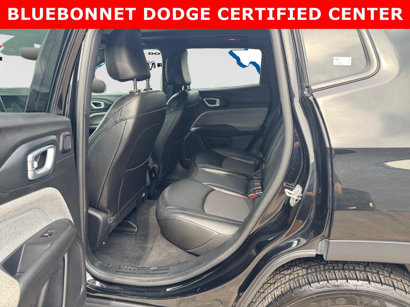 Used 2025 Jeep Compass Latitude w/ Sun & Sound Group AWD/4WD image 20