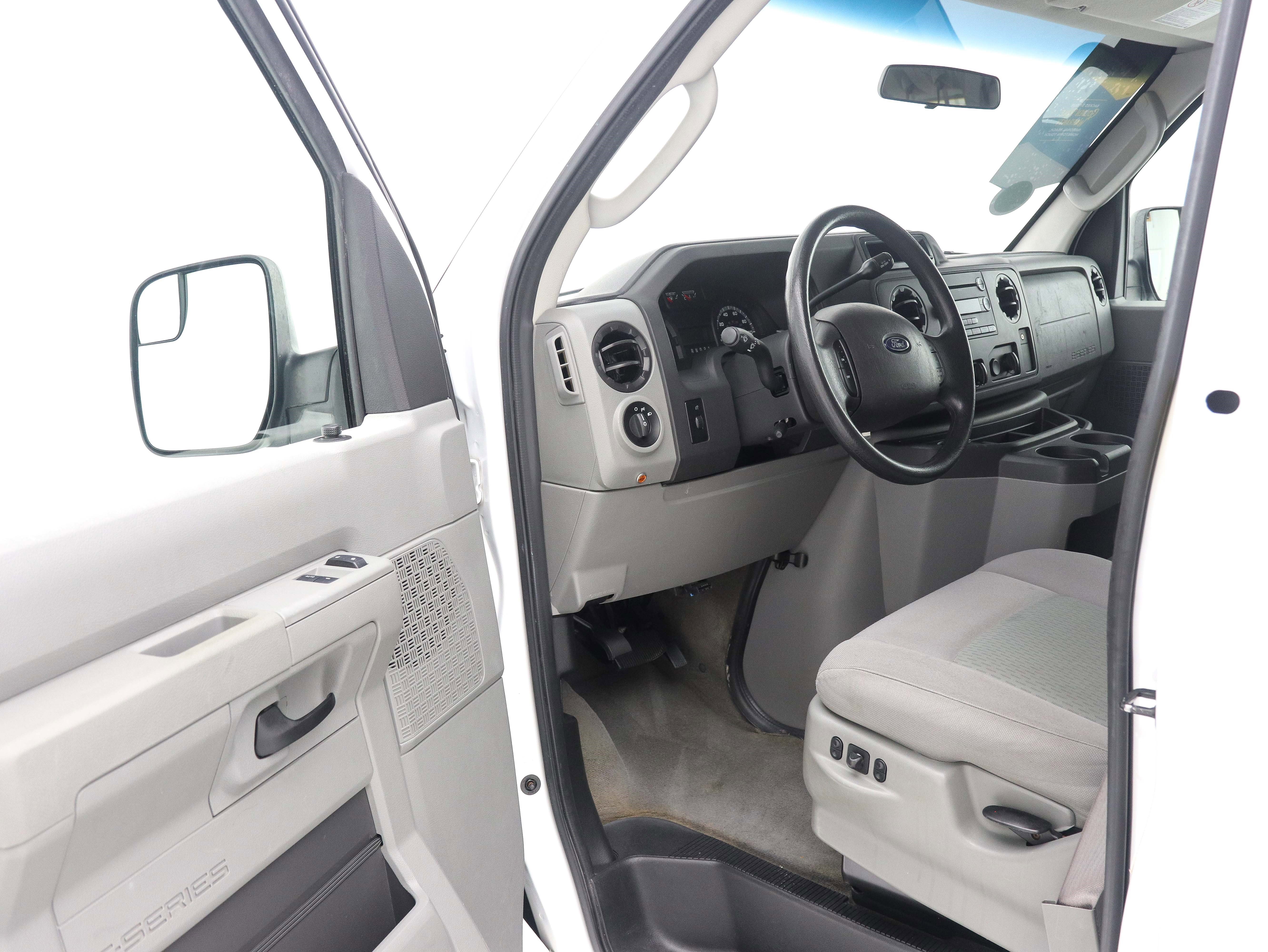 Used 2013 Ford E-350 and Econoline 350 XLT image 21