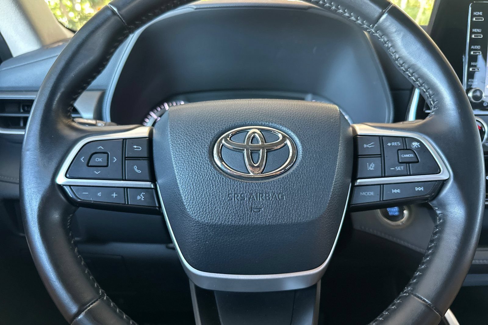 Used 2022 Toyota Highlander LE AWD/4WD image 26