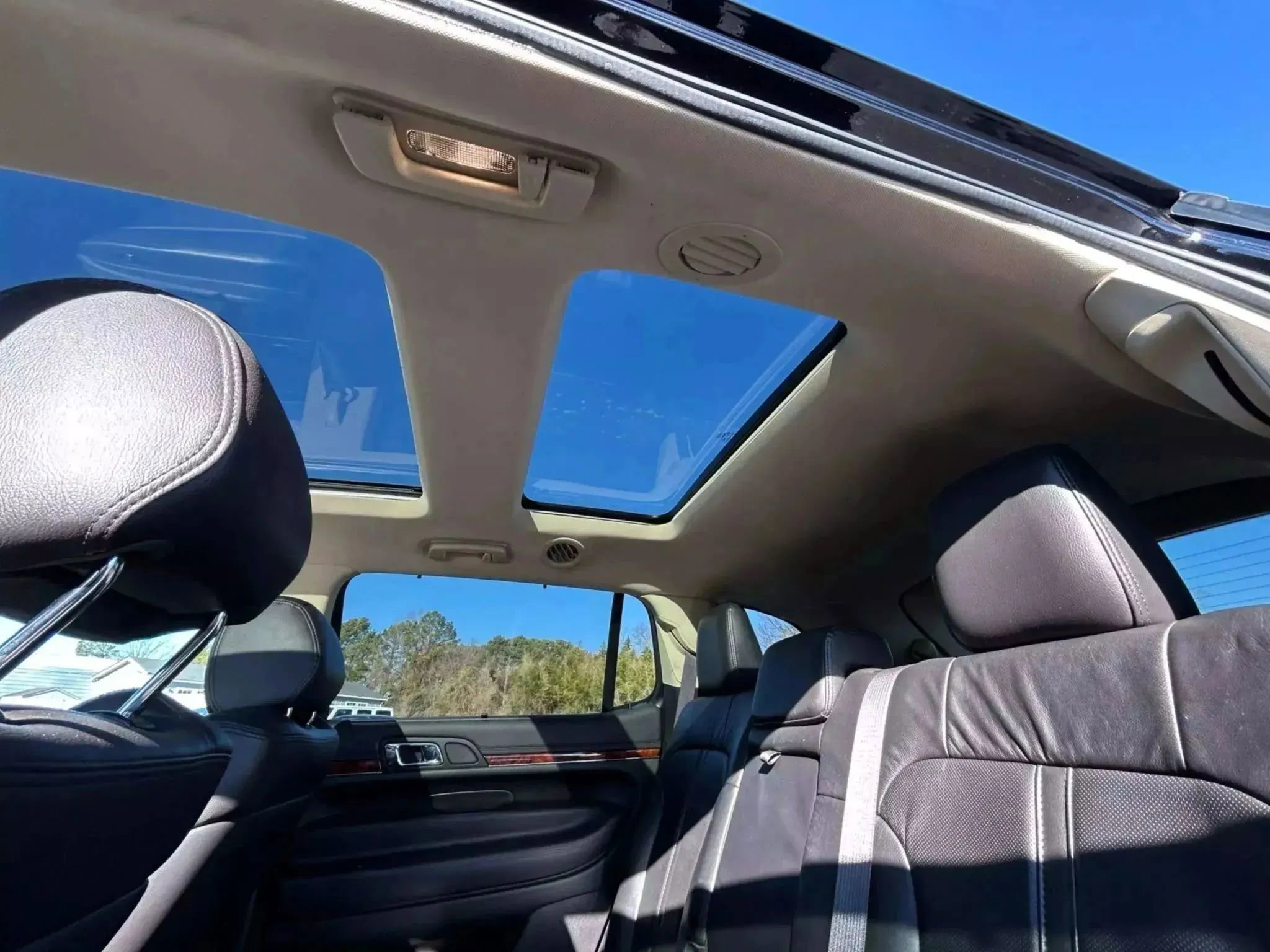 Used 2019 Lincoln MKT AWD image 30