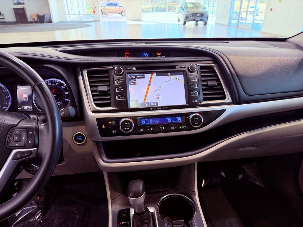 Used 2018 Toyota Highlander XLE image 23