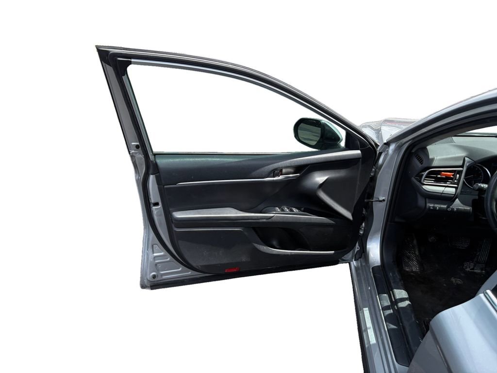 Used 2018 Toyota Camry SE w/ Moonroof Package FWD image 19