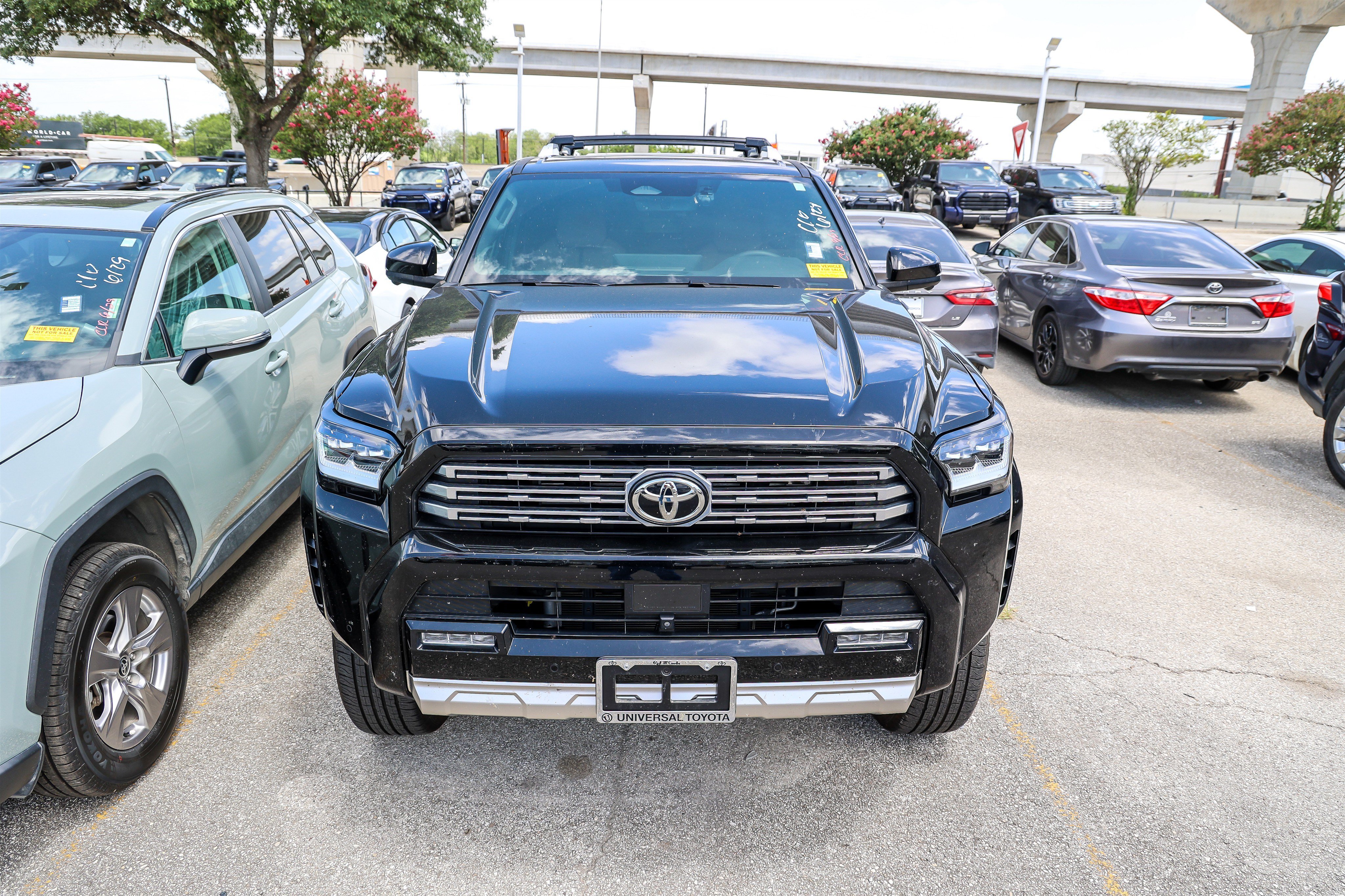 Used 2025 Toyota 4Runner Limited AWD/4WD image 5