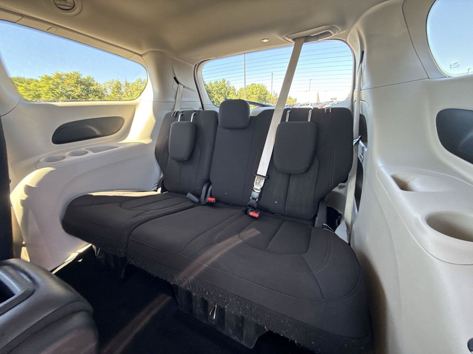 Used 2019 Chrysler Pacifica Touring Plus w/ Advanced Safetytec Group FWD image 17