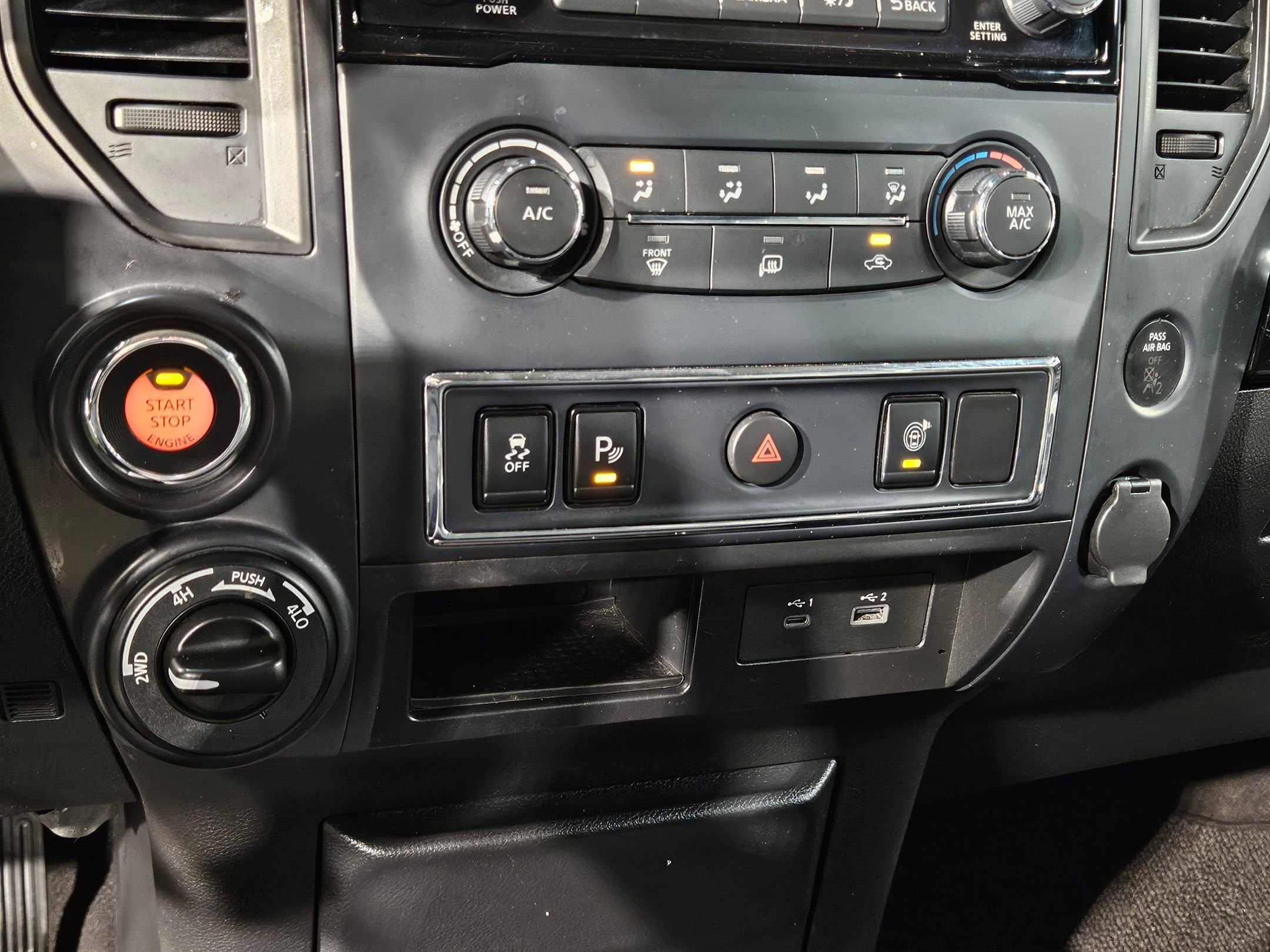 Used 2023 Nissan Titan SV image 31