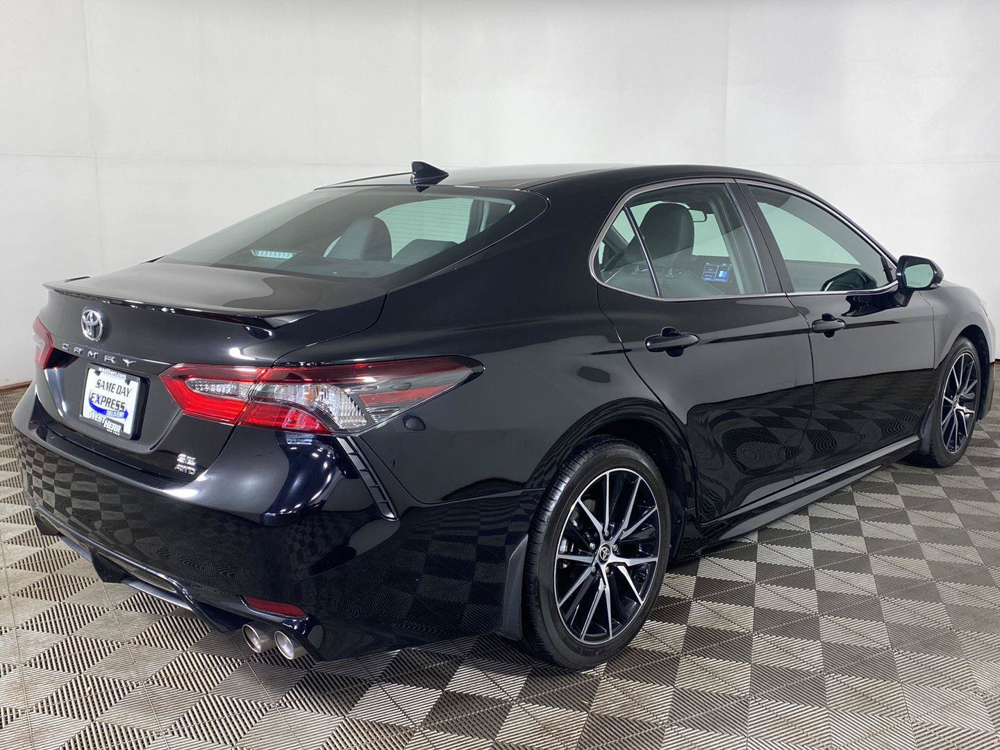 Used 2024 Toyota Camry SE w/ Cold Weather Package AWD/4WD image 21