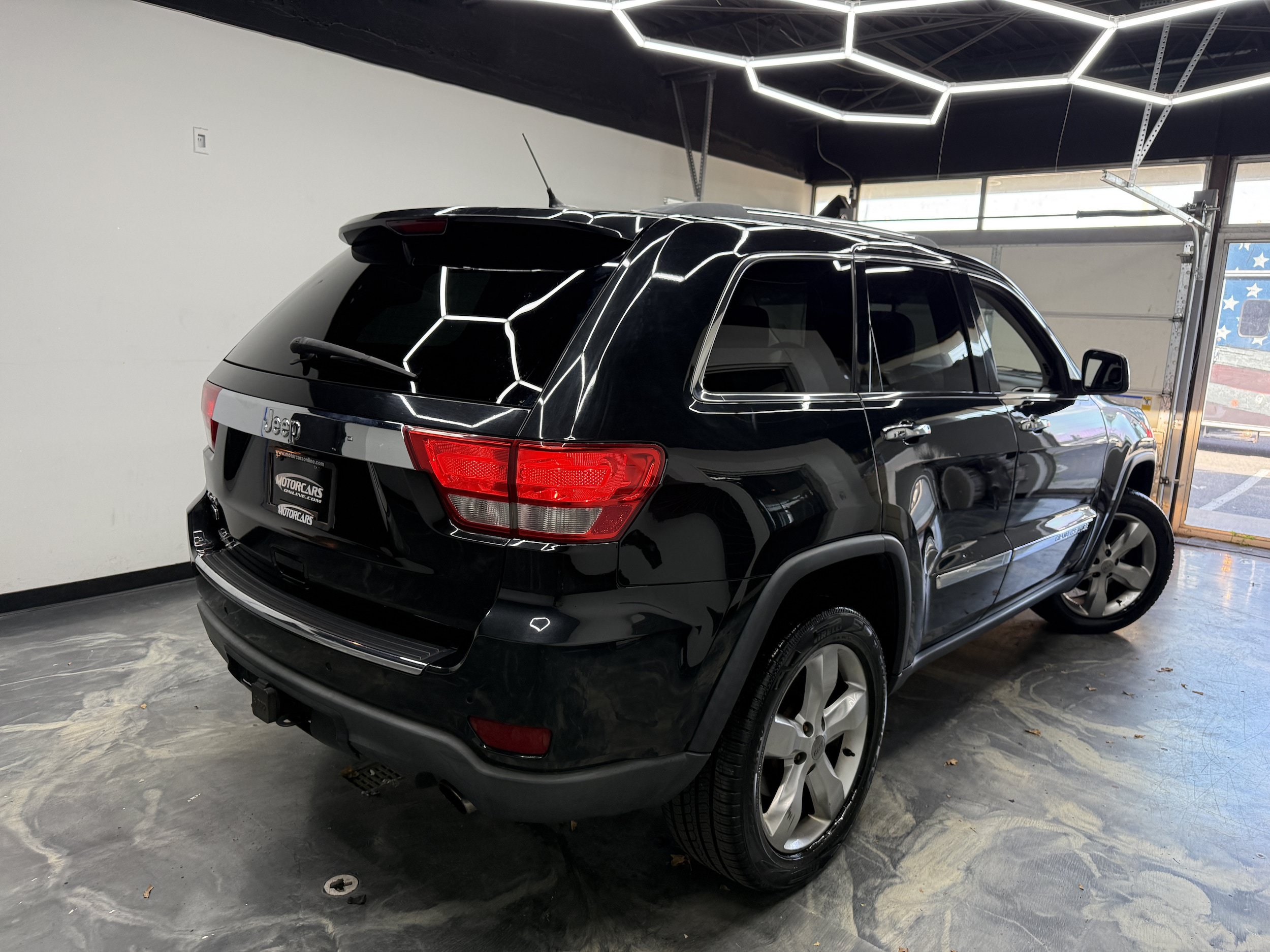 Used 2012 Jeep Grand Cherokee Overland AWD/4WD image 2