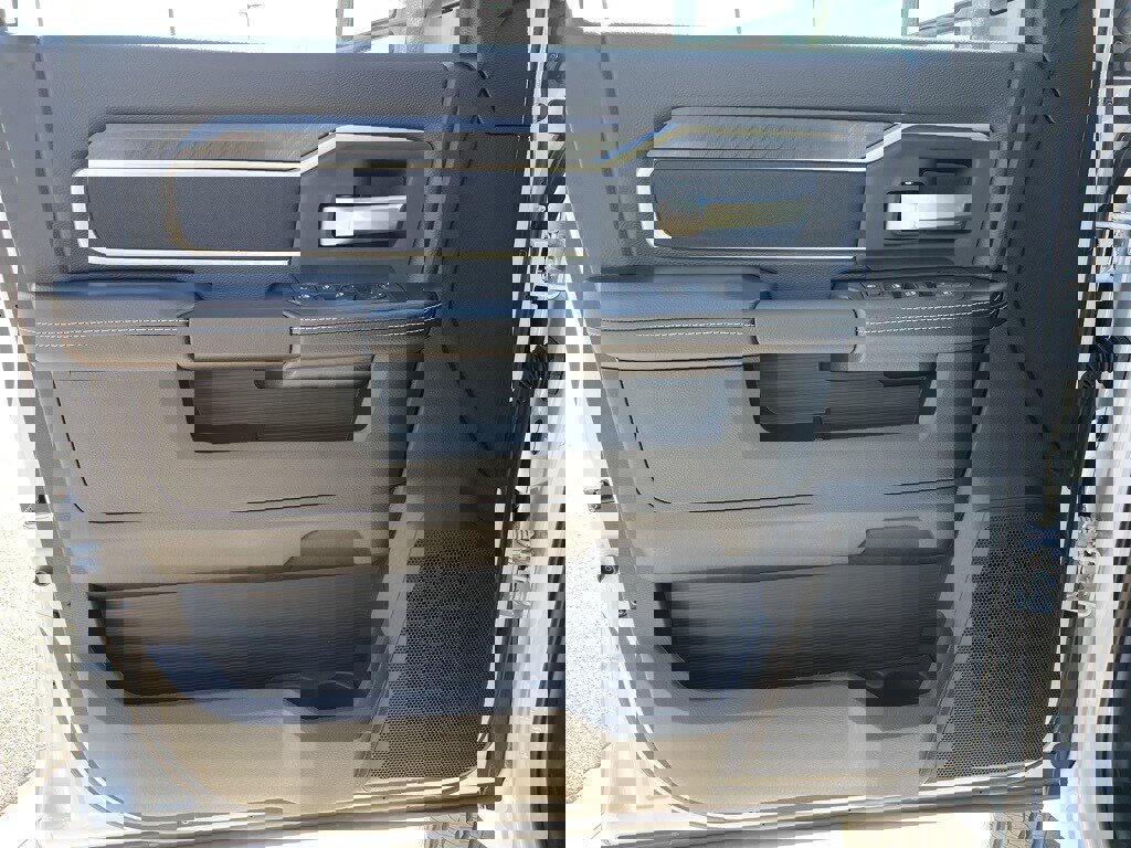 New 2026 RAM 4500 4x4 Crew Cab DRW image 5