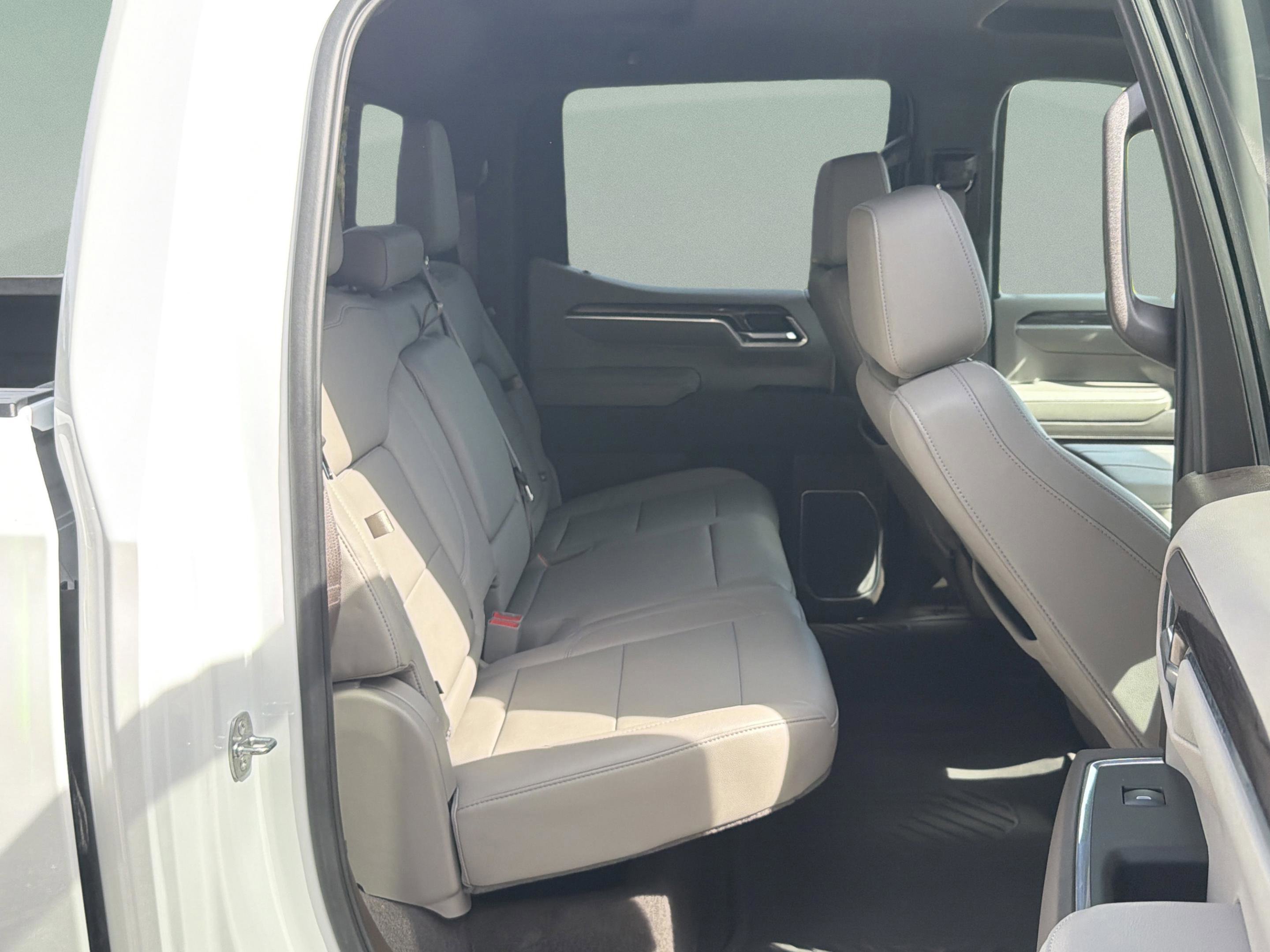 Used 2023 Chevrolet Silverado 1500 LTZ AWD/4WD image 16