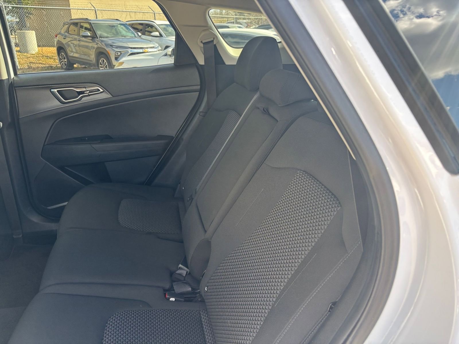 Used 2025 Kia Sportage LX image 35