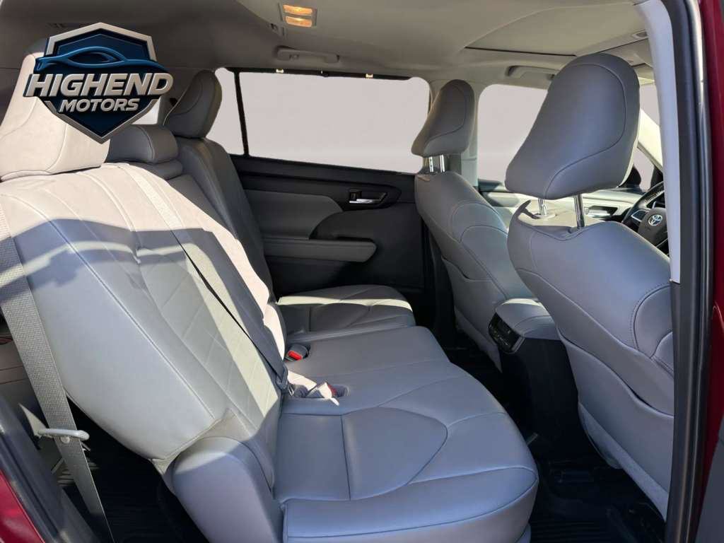 Used 2020 Toyota Highlander XLE FWD image 20