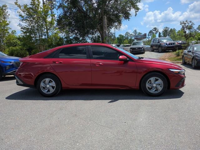 Certified 2025 Hyundai Elantra SE image 4