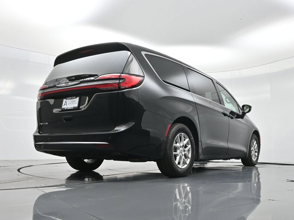 Used 2024 Chrysler Pacifica Touring-L image 48
