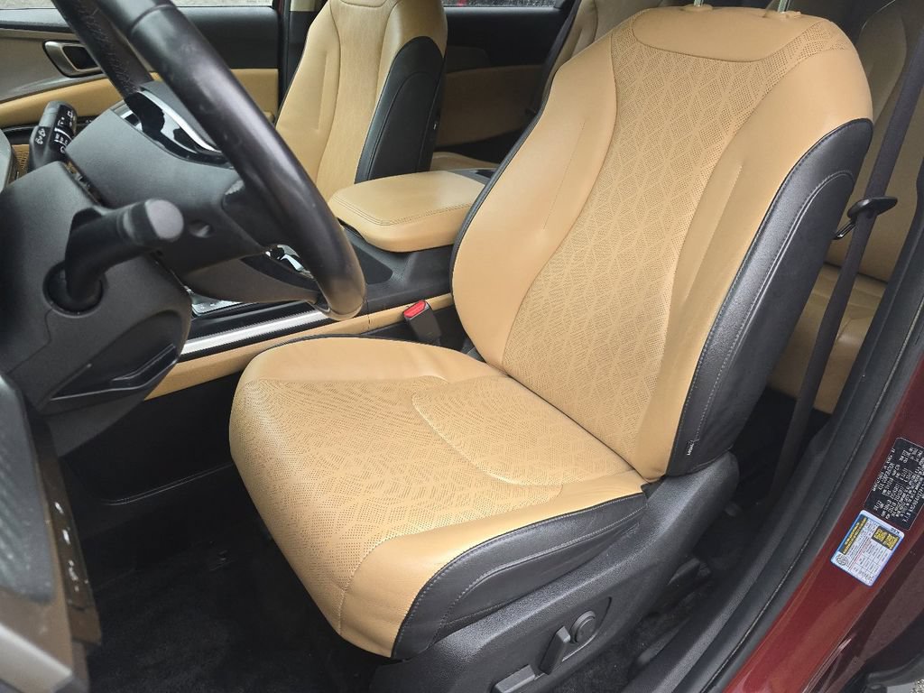 Used 2023 Kia Carnival LX FWD image 17
