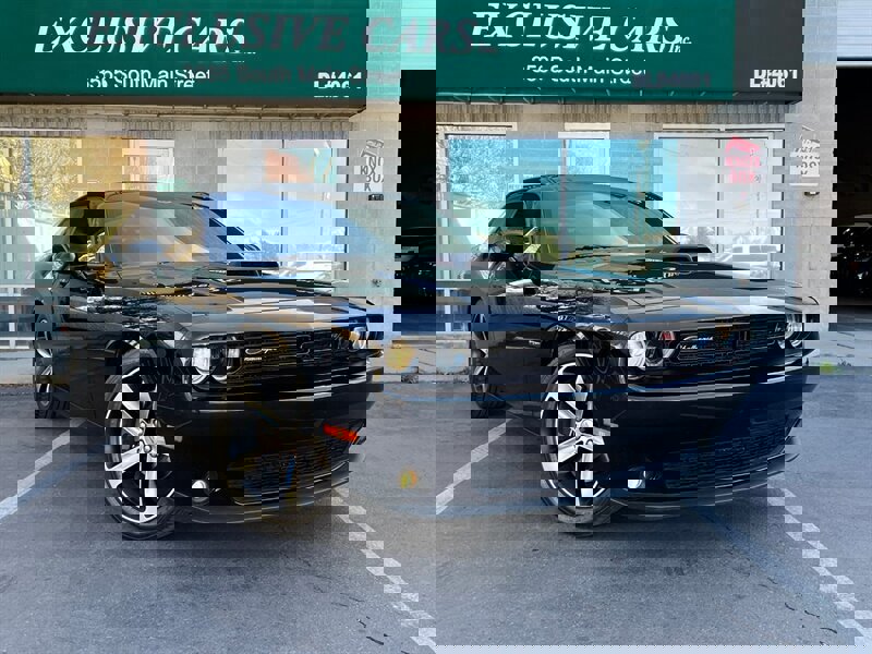 Used 2017 Dodge Challenger R/T image 1