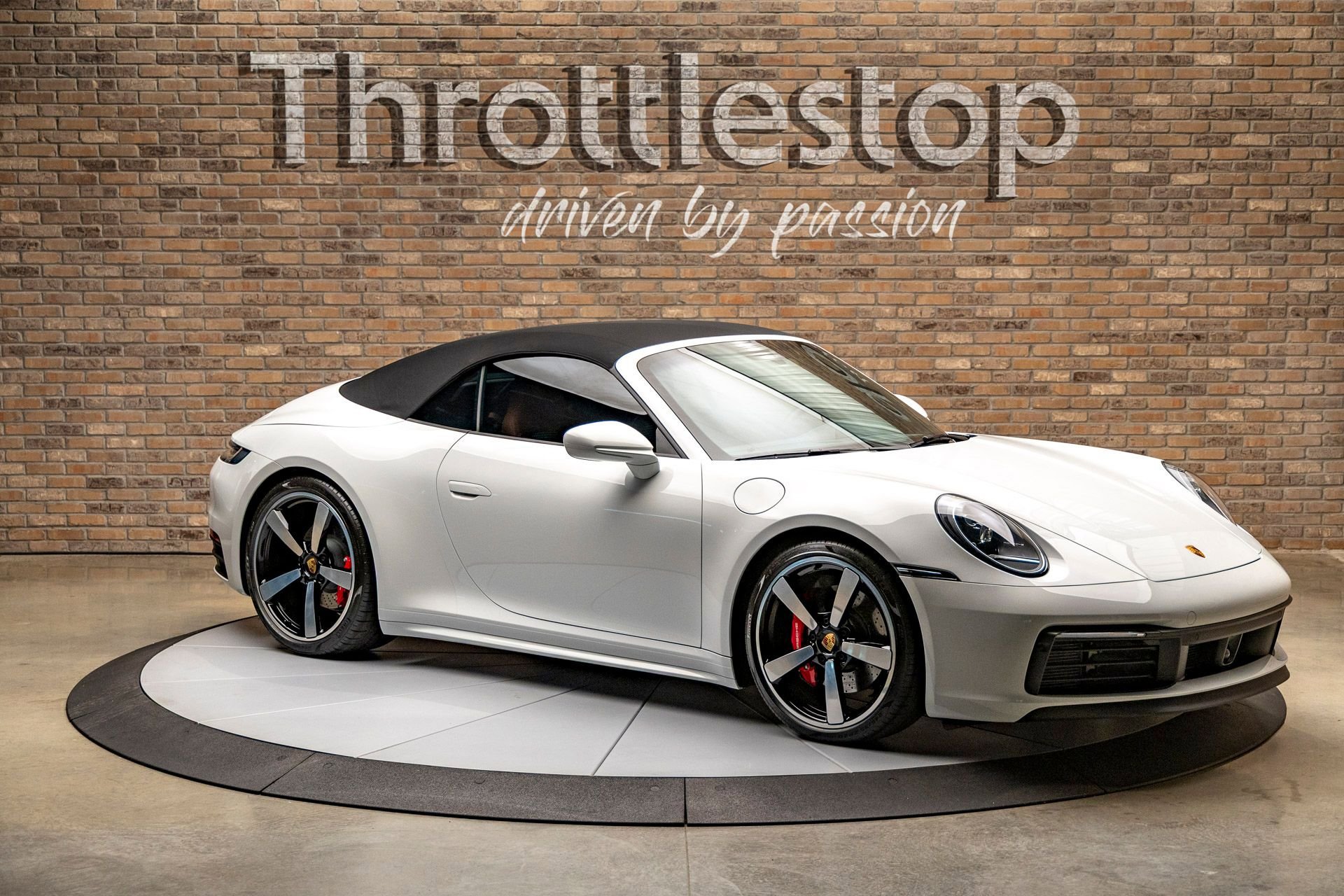 Used 2024 Porsche 911 Cabriolet image 4
