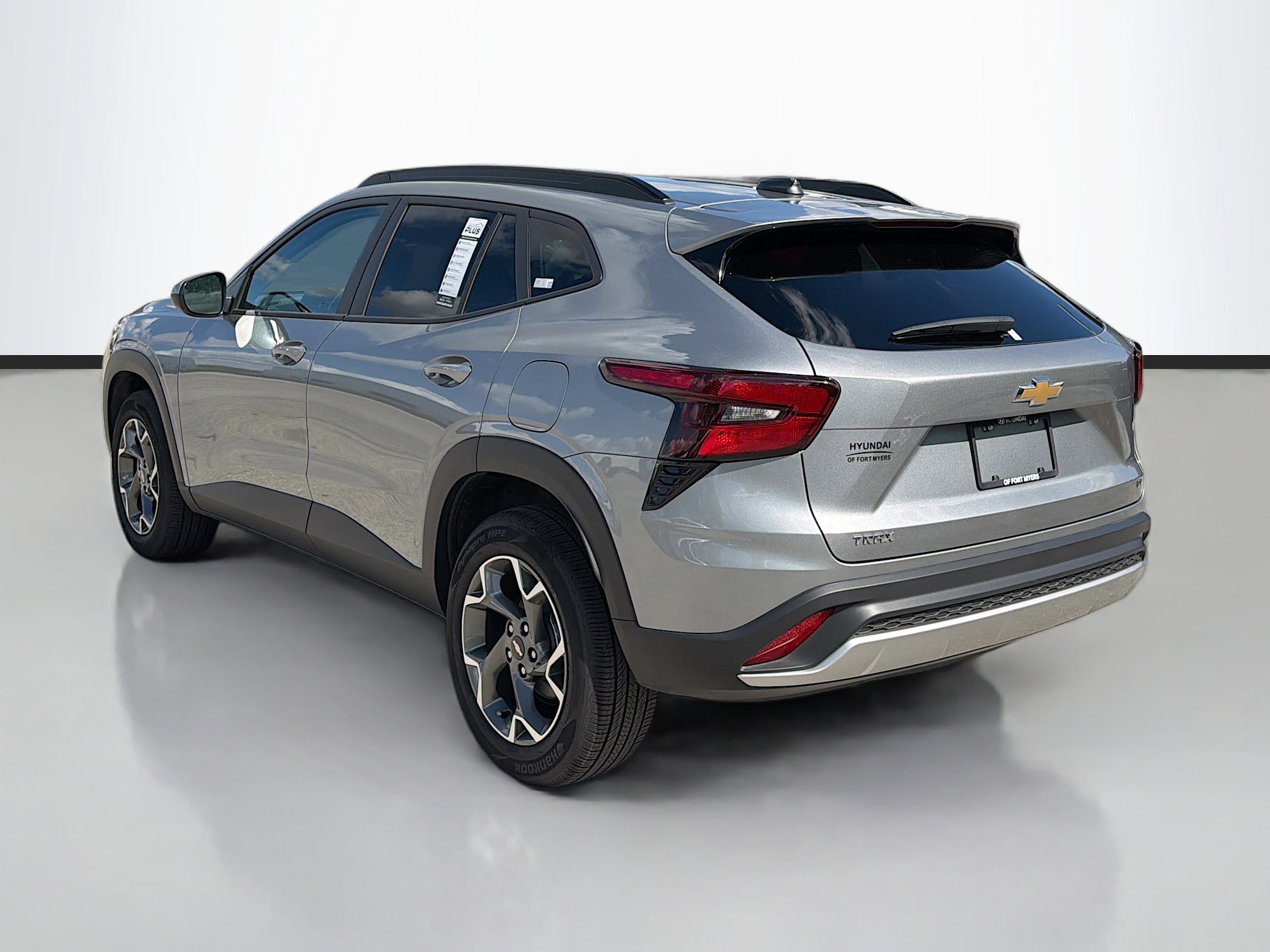 Used 2025 Chevrolet Trax LT w/ LT Convenience Package image 5