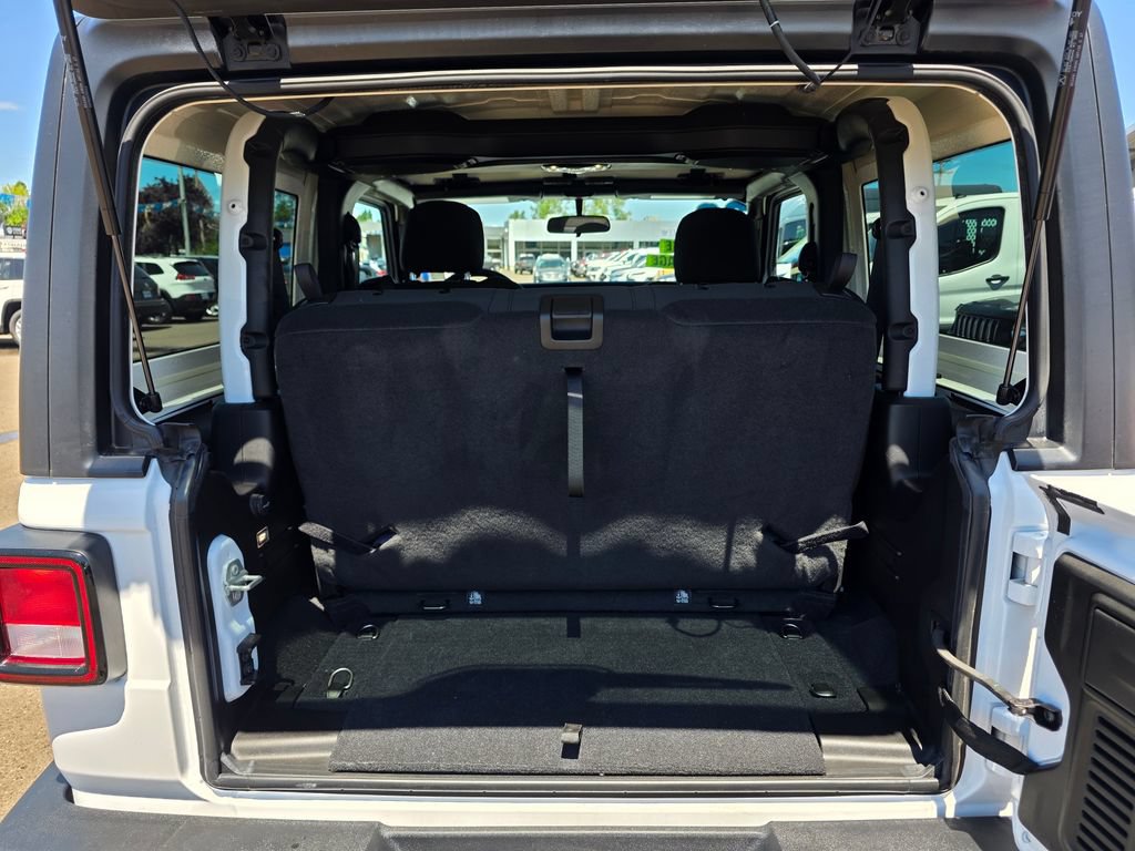 Used 2022 Jeep Wrangler Sport AWD/4WD image 17