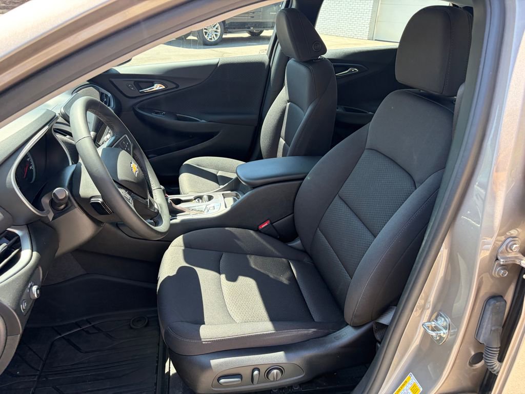 Used 2023 Chevrolet Malibu RS w/ LPO, Floor Liner Package FWD image 15
