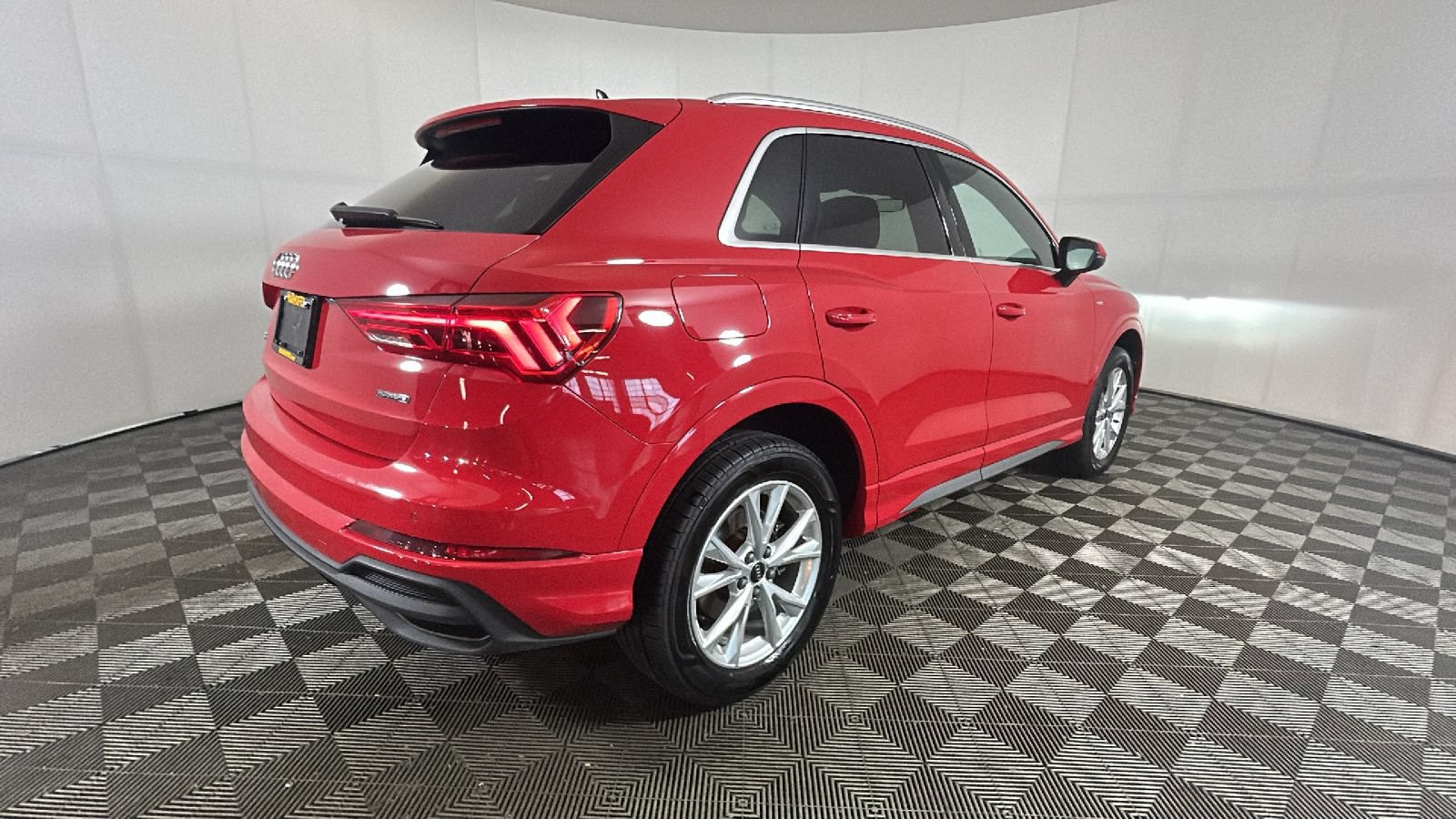 Used 2025 Audi Q3 2.0T Premium AWD/4WD image 2