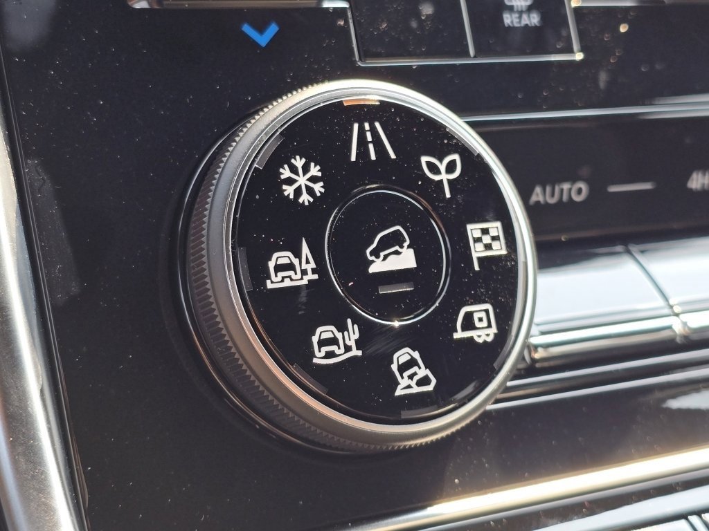 New 2025 Nissan Armada SL w/ Captain's Chari Seat Package image 16