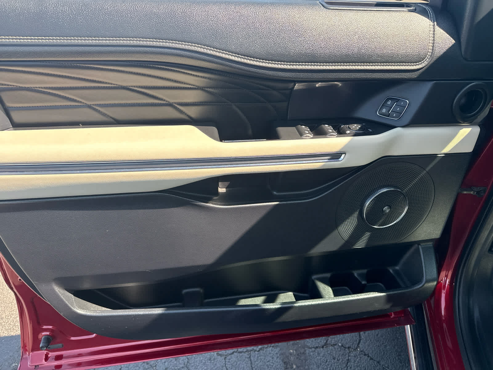 Used 2019 Ford Expedition Platinum AWD/4WD image 13