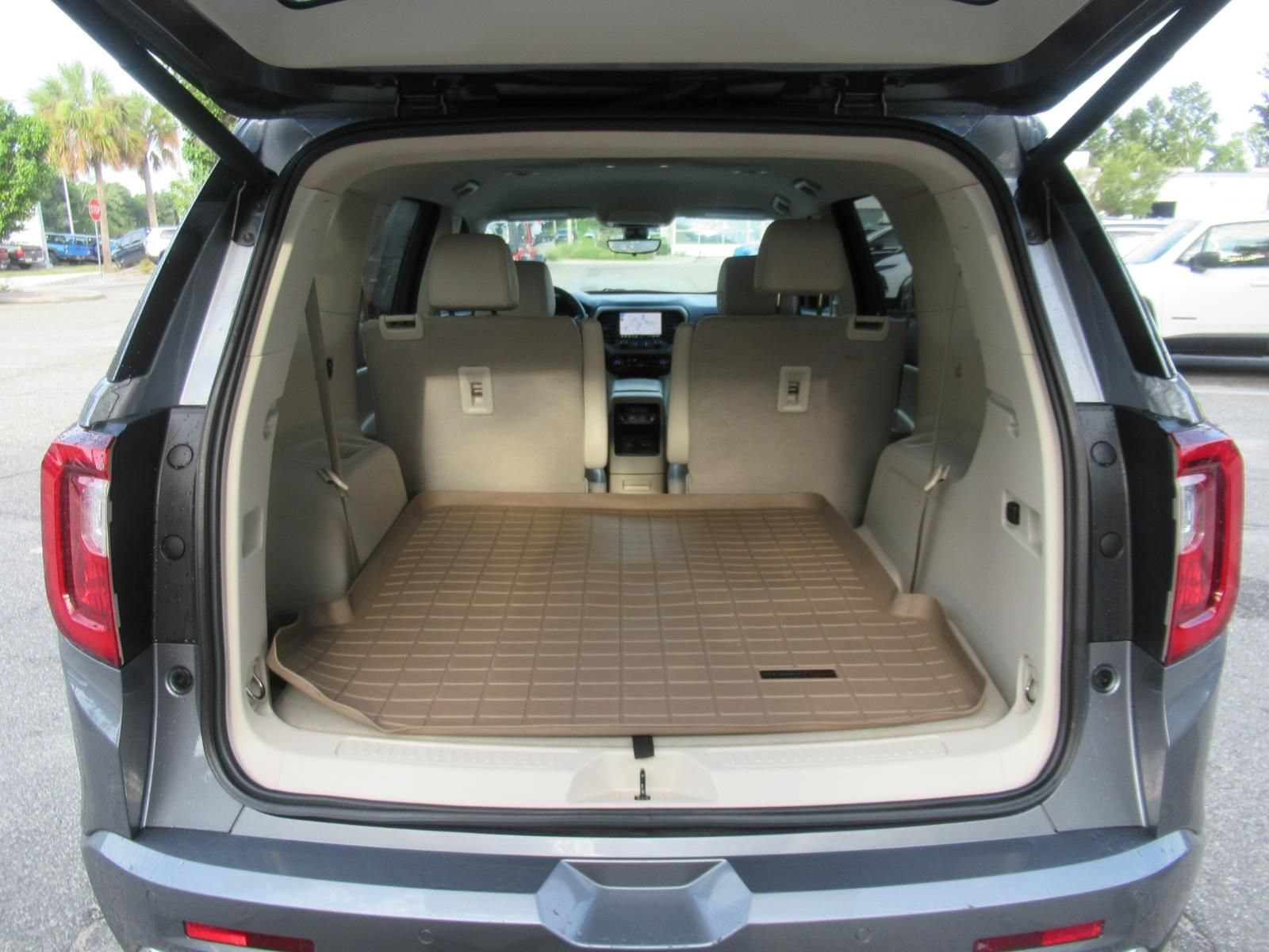 Used 2021 GMC Acadia Denali w/ Denali Technology Package FWD image 39