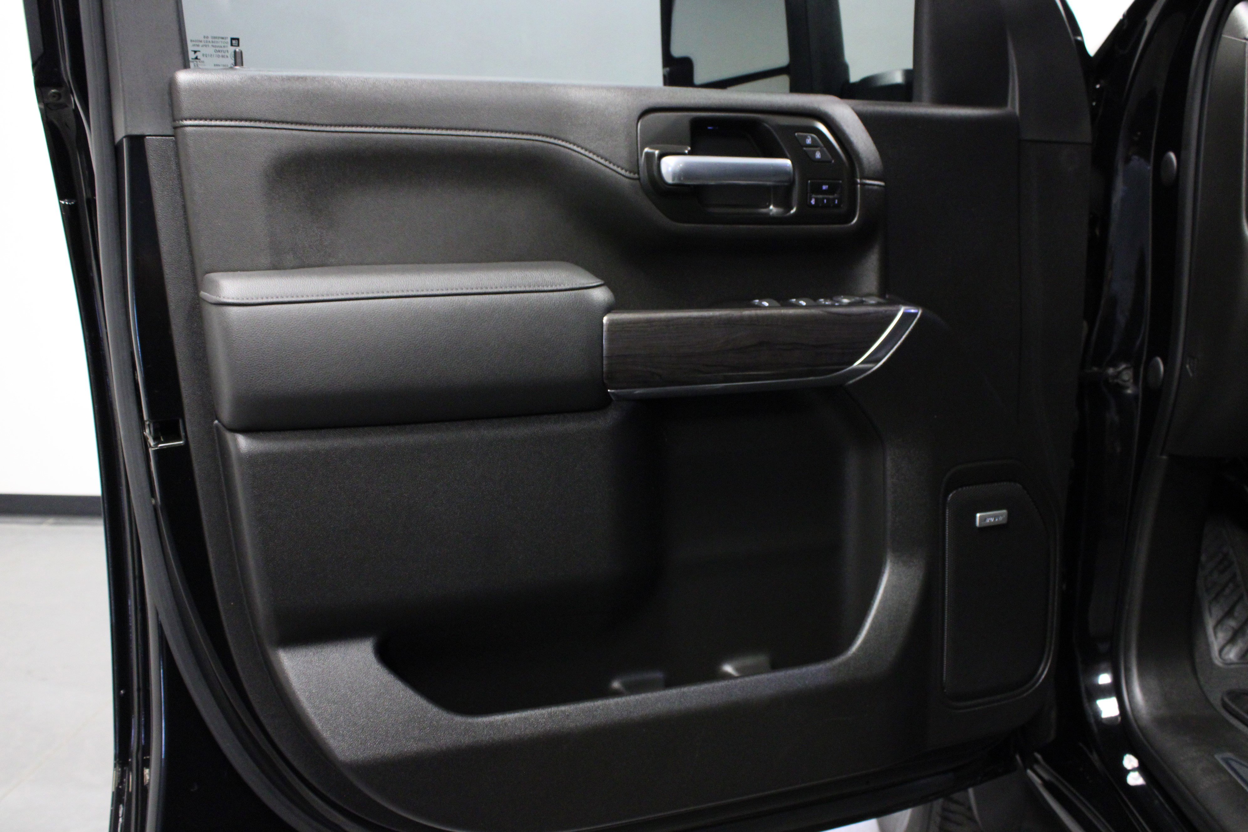 Used 2022 Chevrolet Silverado 2500 LTZ w/ LTZ Convenience Package image 11